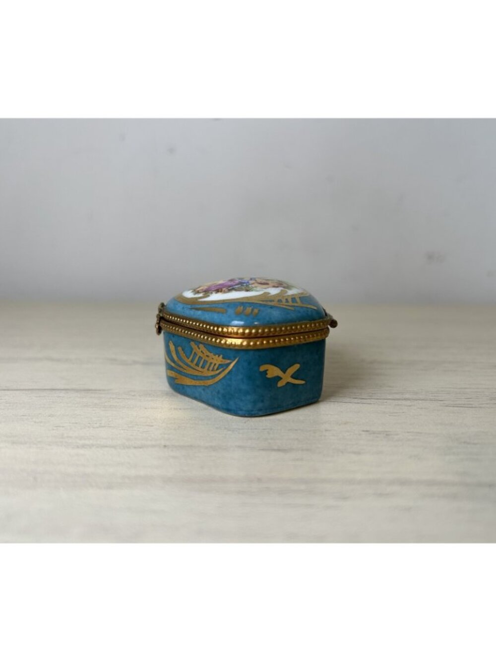 LIMOGES FRANCE BOX Vintage Blue Woman And Man Trinket Box Porcelain Serenade - Picture 7 of 12